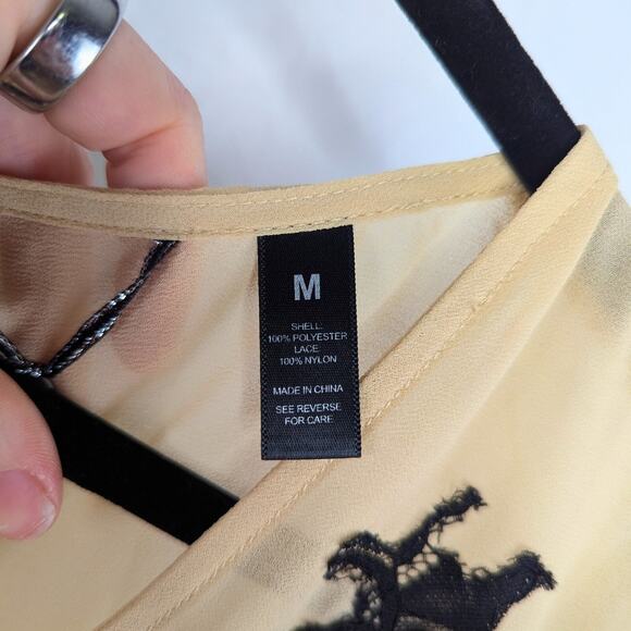 BKE Blouse Women Medium Beige Sheer Lace Romantic Floral Soft Girl Y2K - Picture 4 of 10